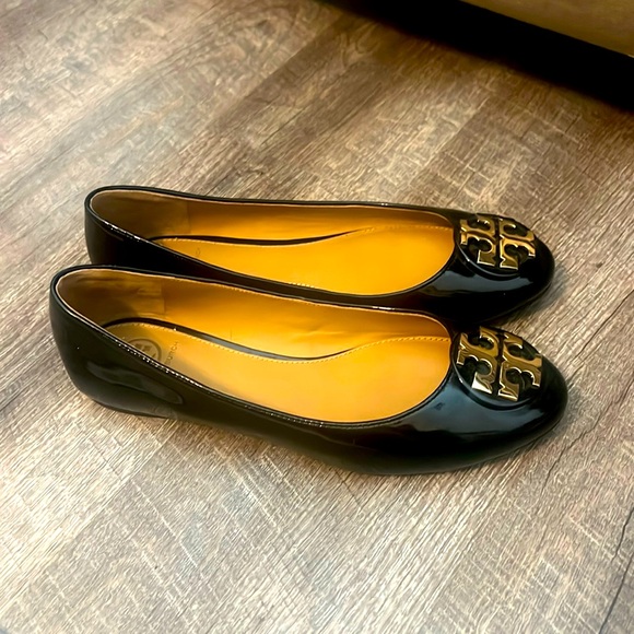 LIKE NEW!!! IN BOX!!!
Patent black Tory Burch ballet flats - Picture 1 of 5
